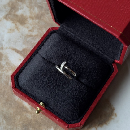 Кольцо Cartier Juste un Clou с бриллиантами