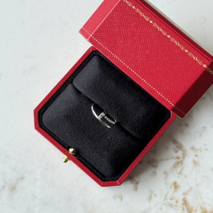 Кольцо Cartier Juste un Clou
