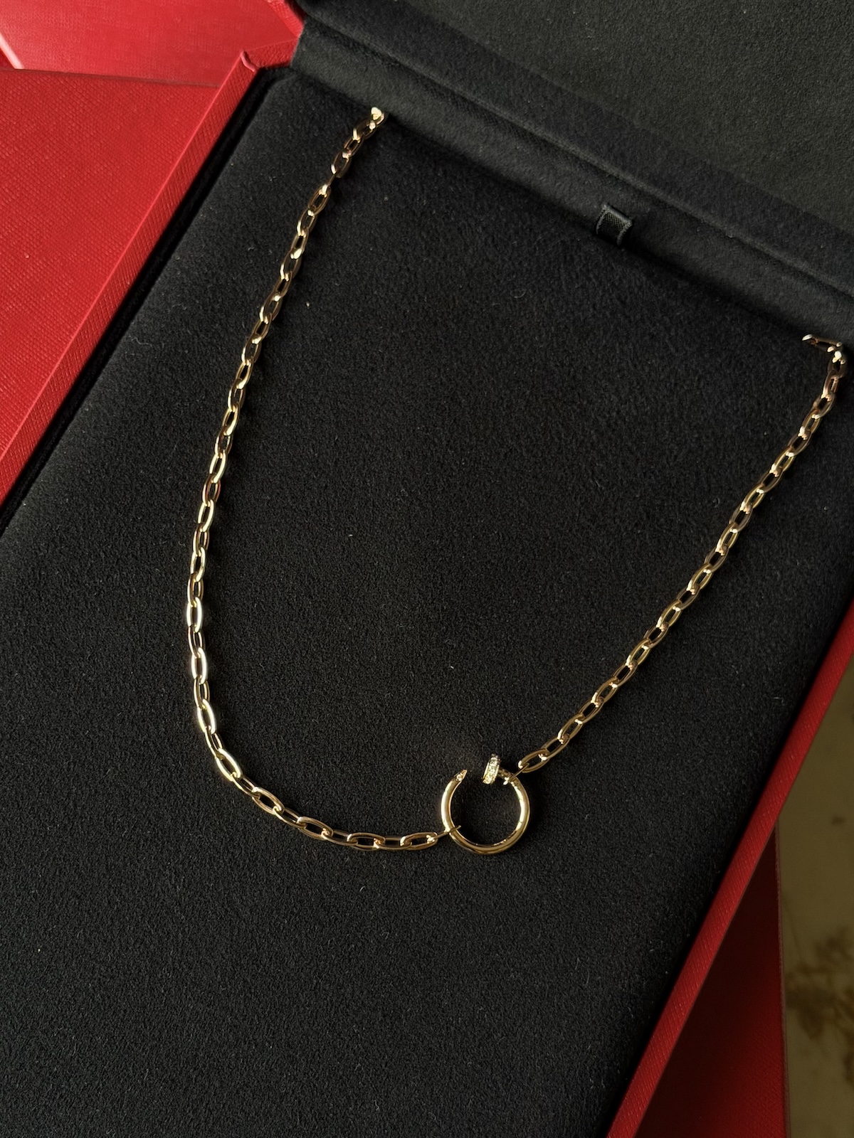 Колье Cartier Juste un Clou с бриллиантами